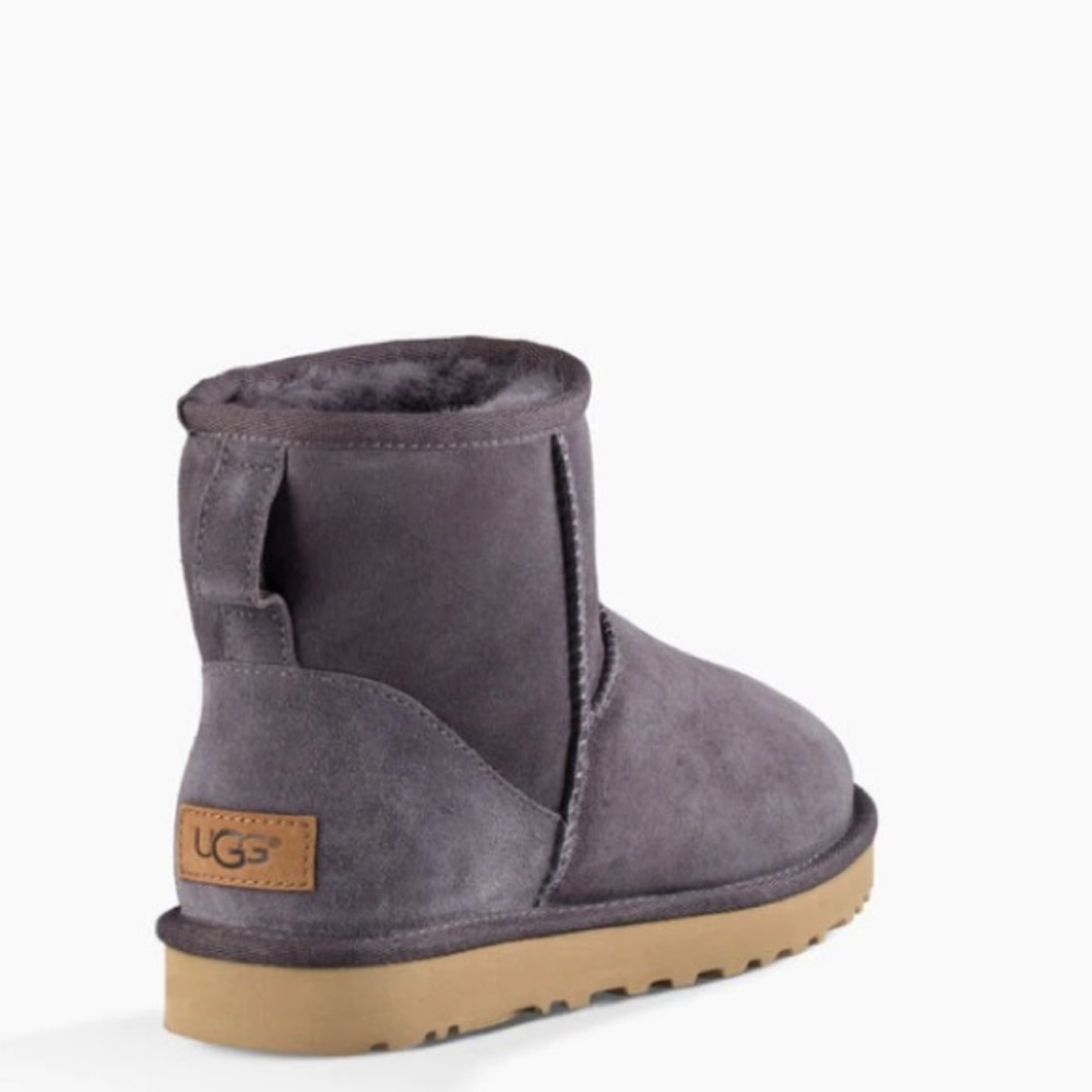 NWOT UGG CLASSIC MINI II BOOT